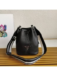 Replica Prada leather Shoulder Bag 1BE060 black Tl5673BJ25